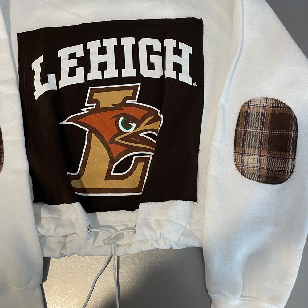 Lehigh crop drawstring patch sweatshirt - Picture 2 of 5